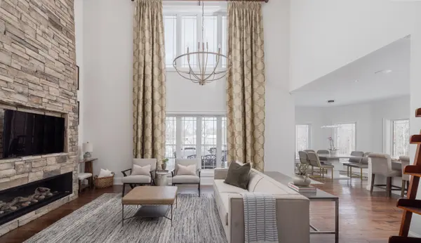 9 Black CT, Aurora, ON L4G 8A1