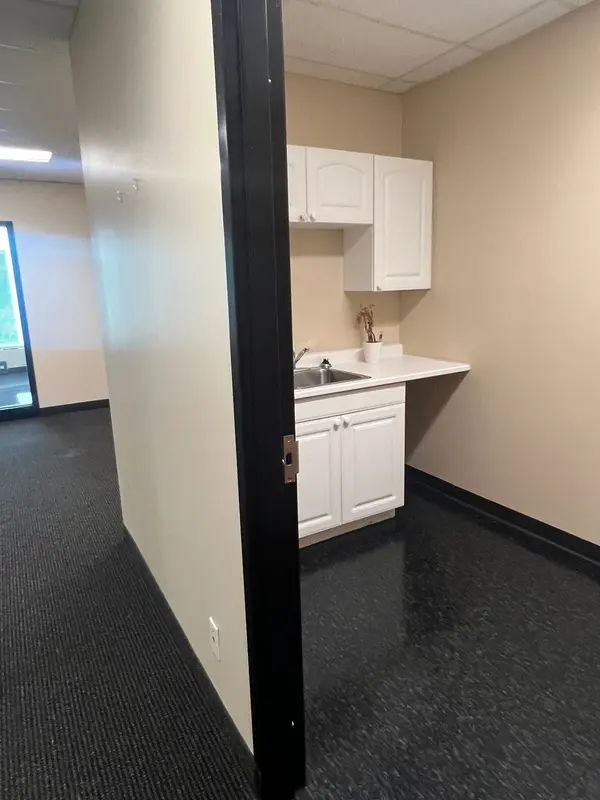 1540 Cornwall RD #212, Oakville, ON L6J 7W5