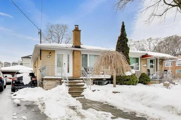 4 Cameo CRES, Toronto W03, ON M6N 2K5