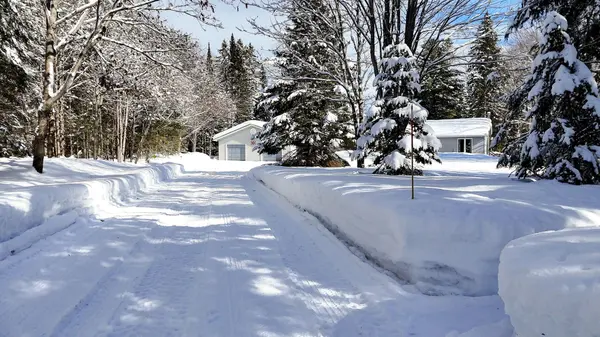 57 Hiawatha DR, Huntsville, ON P0B 1L0