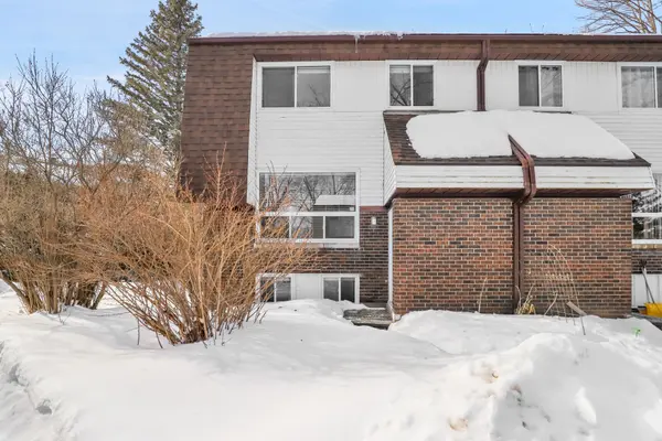 8D Lovell LN, Bells Corners And South To Fallowfield, ON K2H 9B6