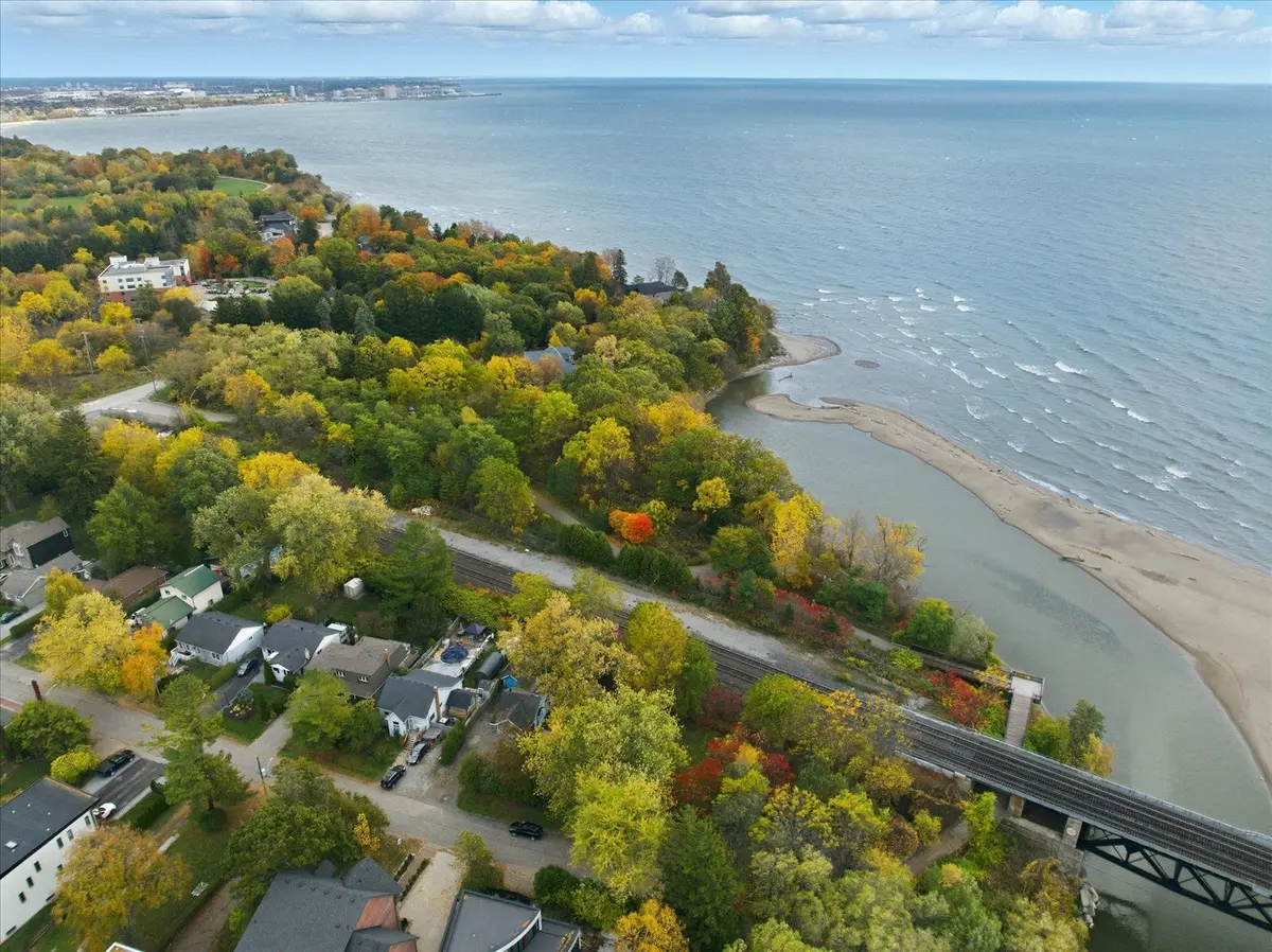 313 Dyson RD, Pickering, ON L1W 2N1