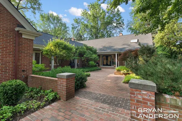 3150 Manhattan LN SE, East Grand Rapids, MI 49506