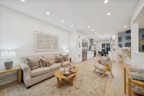 462 Oakwood DR, Pickering, ON L1W 2M7