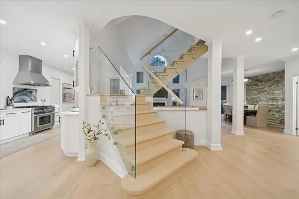 462 Oakwood DR, Pickering, ON L1W 2M7