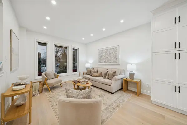 462 Oakwood DR, Pickering, ON L1W 2M7