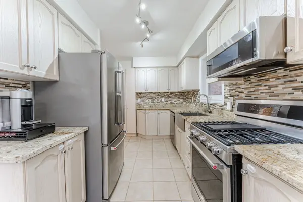 179 Warwick CRES, Newmarket, ON L3X 2S3