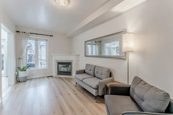 179 Warwick CRES, Newmarket, ON L3X 2S3