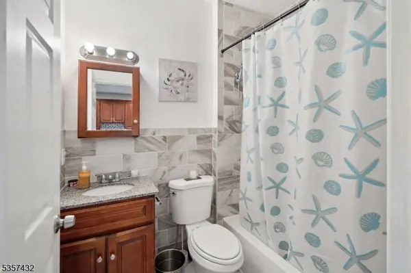 234 Lt Glenn Zamorski Dr, Elizabeth City, NJ 07206