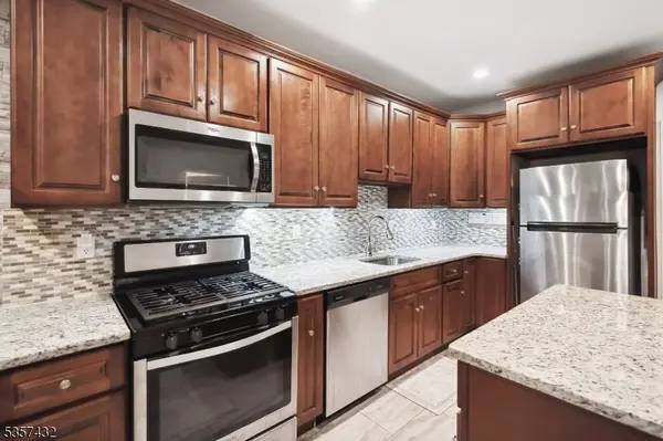 234 Lt Glenn Zamorski Dr, Elizabeth City, NJ 07206