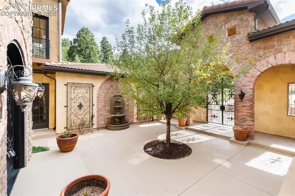 2869 Valley Park DR, Larkspur, CO 80118