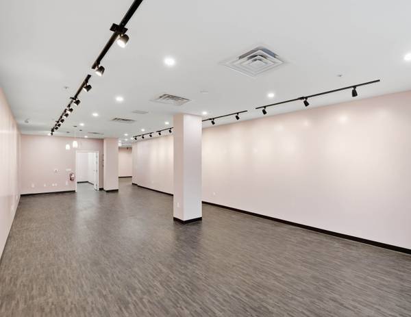 100 Plains RD #4, Burlington, ON L7T 0A5