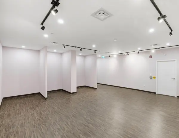 100 Plains RD #4, Burlington, ON L7T 0A5