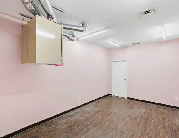 100 Plains RD #4, Burlington, ON L7T 0A5