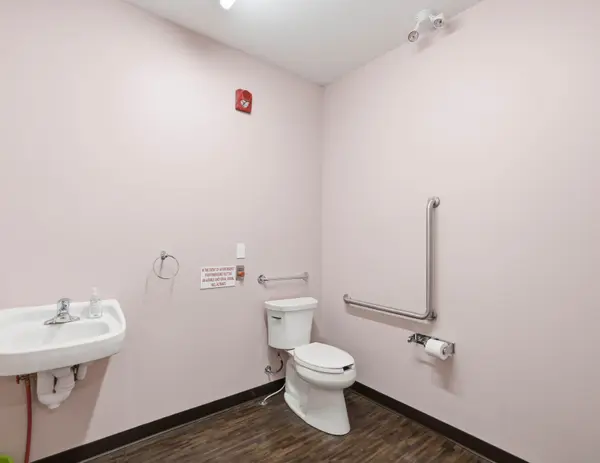 100 Plains RD #4, Burlington, ON L7T 0A5