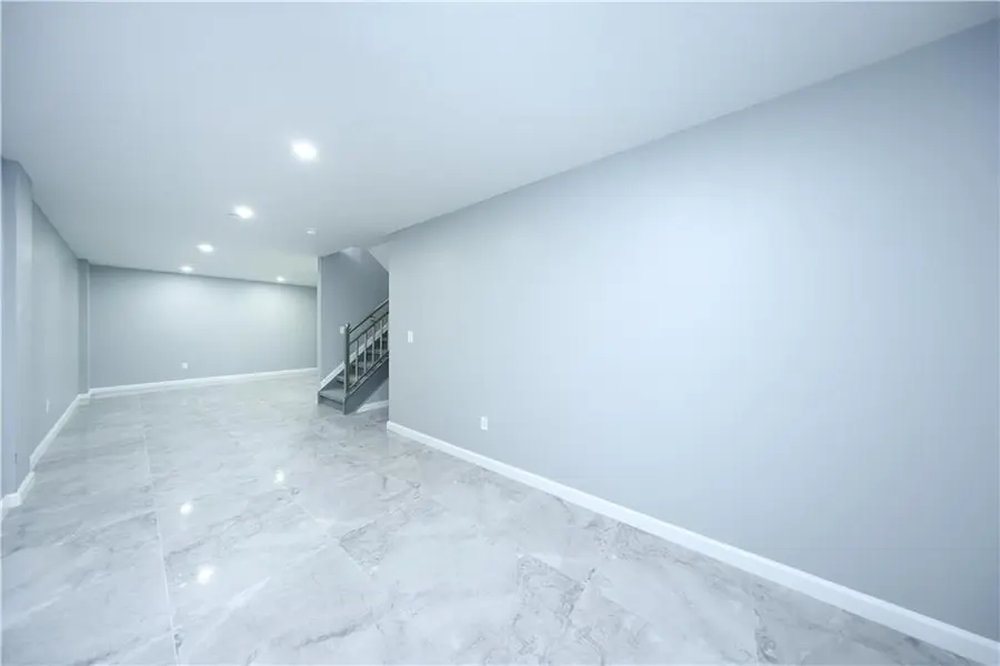 1725 68th ST #1F, Brooklyn, NY 11204