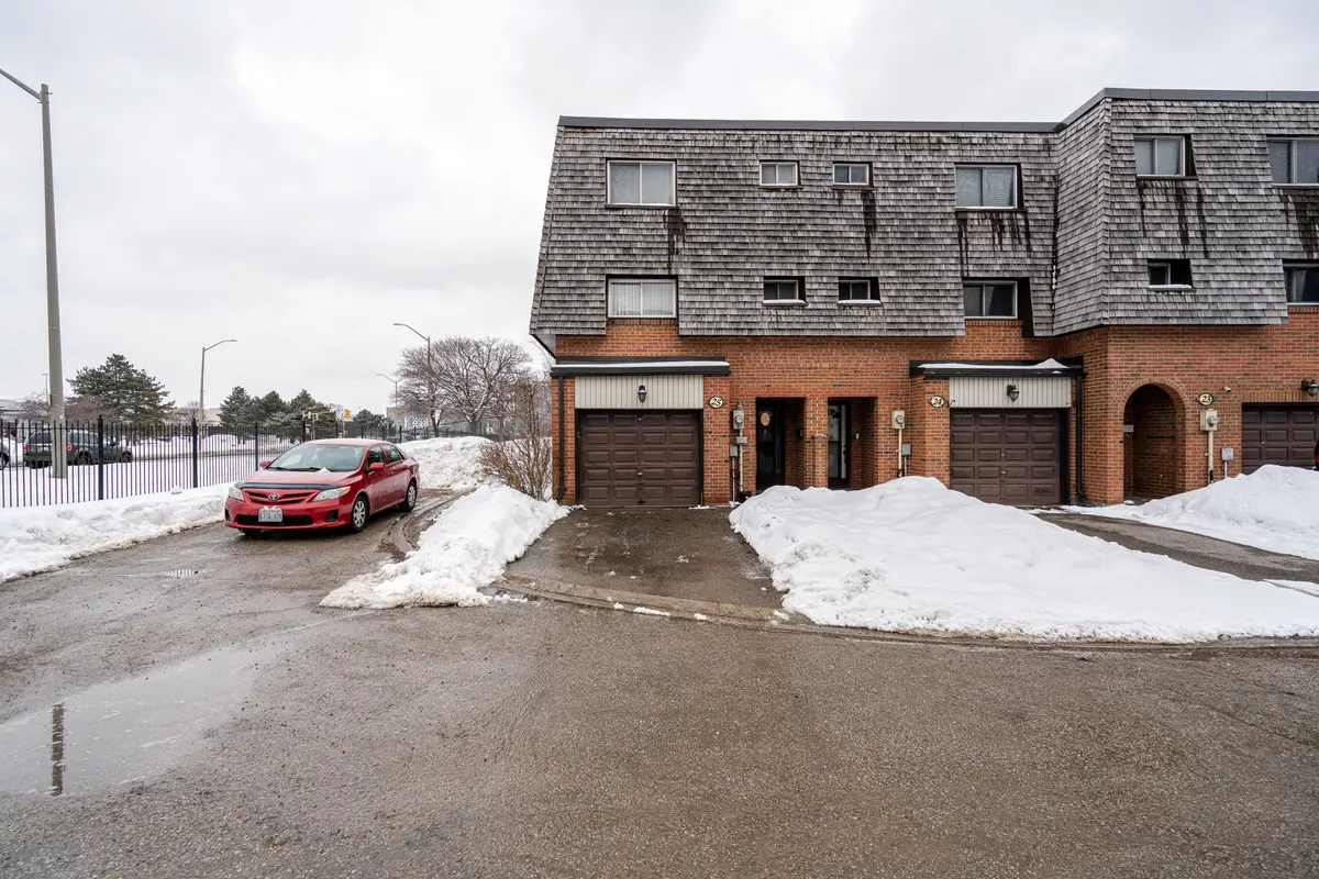 25 Briar PATH NW, Brampton, ON L6T 2A2