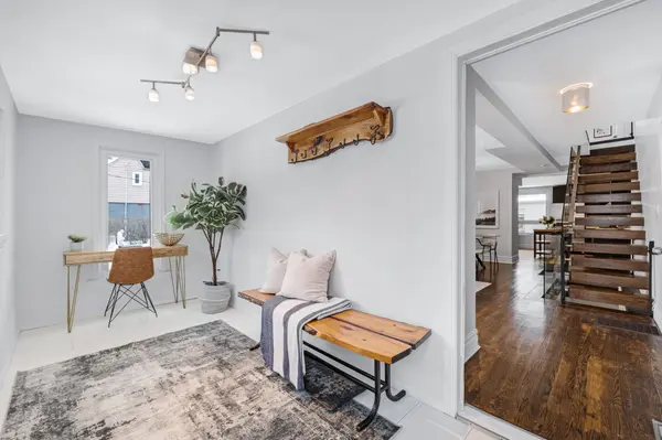 Toronto E02, ON M4C 3M9,38 Bastedo AVE