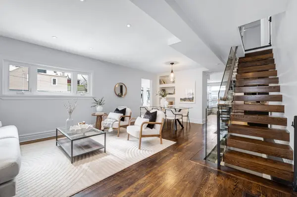 Toronto E02, ON M4C 3M9,38 Bastedo AVE