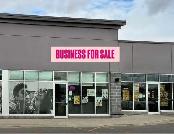 57 HARRY WALKER Pkwy S #4-6, Newmarket, ON L3Y 0G3