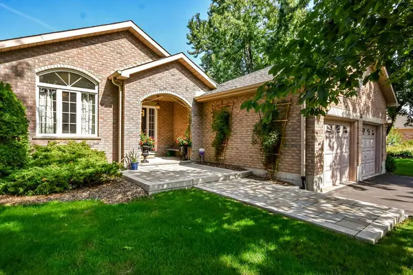 28 Nicholson CRES, Springwater, ON L9X 0G9