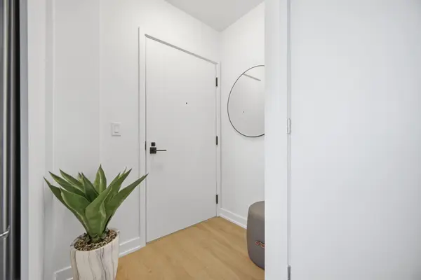 500 Plains RD E #PH05, Burlington, ON L7T 0C8