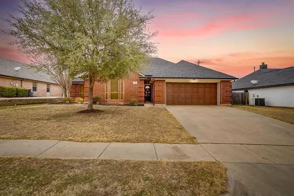 1105 Blackbird Court, Burleson, TX 76028