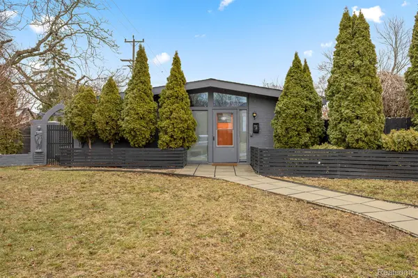 29890 Everett ST, Southfield, MI 48076