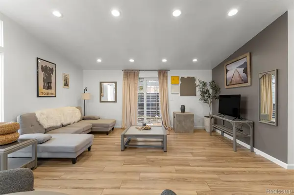 29890 Everett ST, Southfield, MI 48076