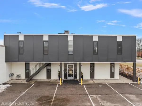 1216 COMBERMERE DR, Troy, MI 48083