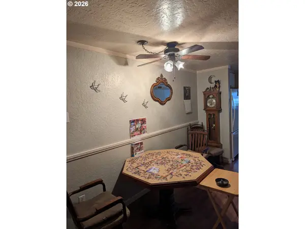 206 1/2 S MAIN ST, Union, OR 97883