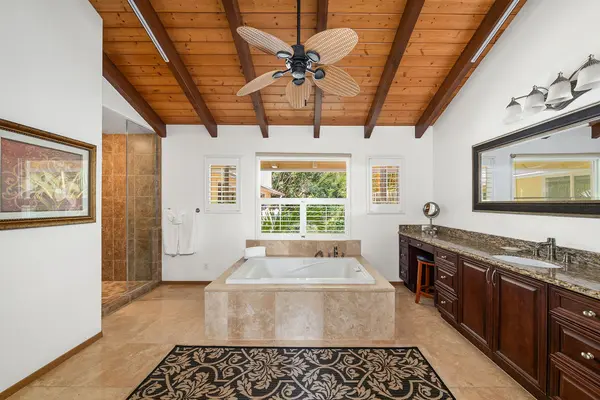 1444 KUIAHA RD, Haiku, HI 96708