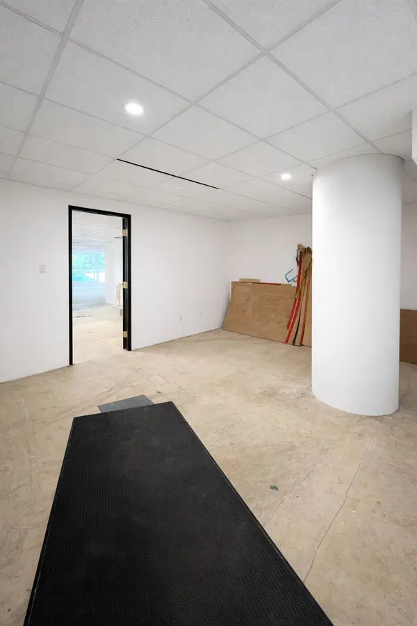 5500 North Service RD #100, Burlington, ON L7L 6W6