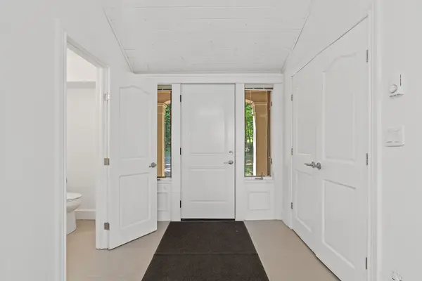 1059 Hallett RD, Muskoka Lakes, ON P0B 1J0