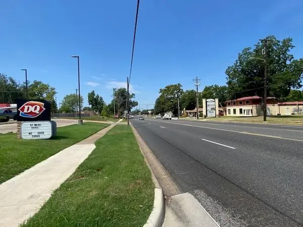 913 E Tyler Street, Athens, TX 75751