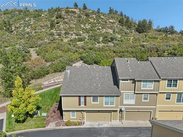 1089 Rumbling Sky PL, Castle Rock, CO 80108