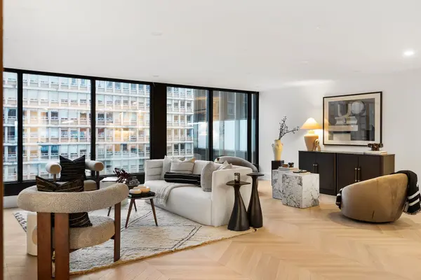 110 Bloor ST W #1009, Toronto C02, ON M5S 2W7