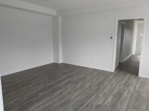 1521 Wheatcroft DR, Oshawa, ON L1L 0W5