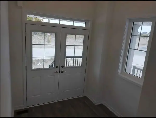 1521 Wheatcroft DR, Oshawa, ON L1L 0W5