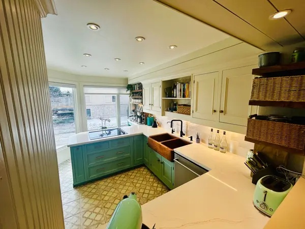 109 Brant ST, Oakville, ON L6K 2Z7