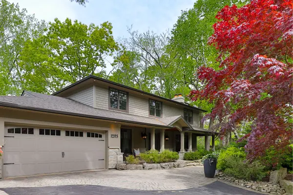 1293 Greenoaks DR, Mississauga, ON L5J 3A1