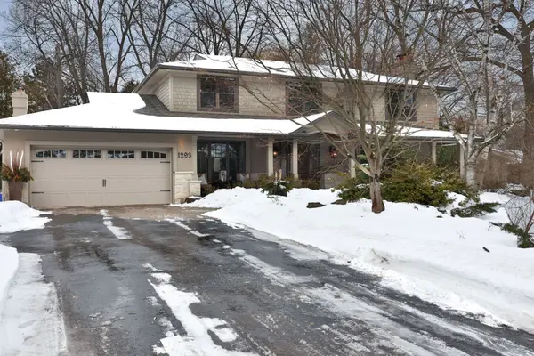 1293 Greenoaks DR, Mississauga, ON L5J 3A1