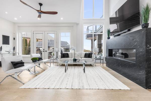 16 SHORELINE CRES, Grimsby, ON L3M 5B2