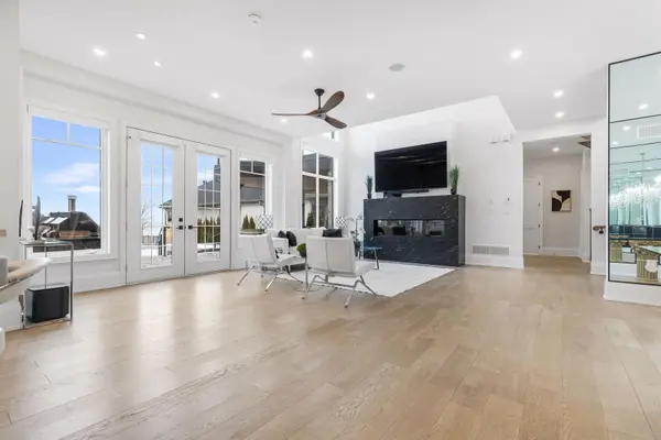 16 SHORELINE CRES, Grimsby, ON L3M 5B2