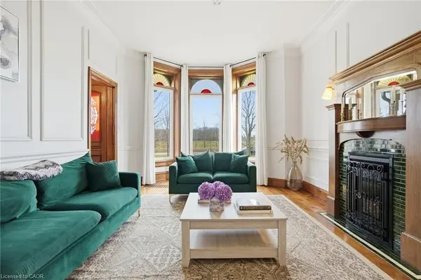 1664 NEBO RD, Hamilton, ON L0R 1W0