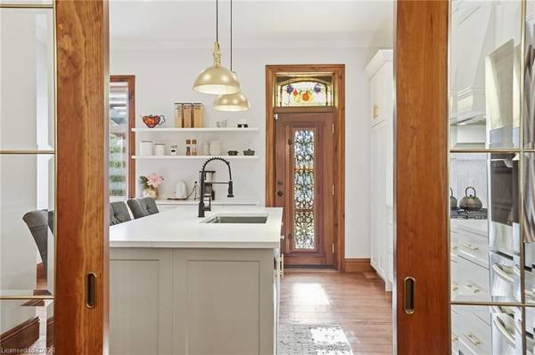 1664 NEBO RD, Hamilton, ON L0R 1W0