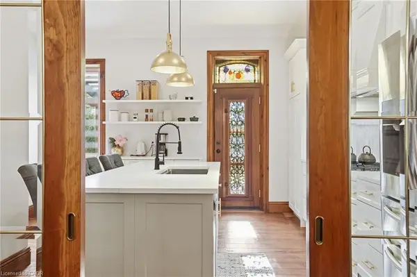 1664 NEBO RD, Hamilton, ON L0R 1W0