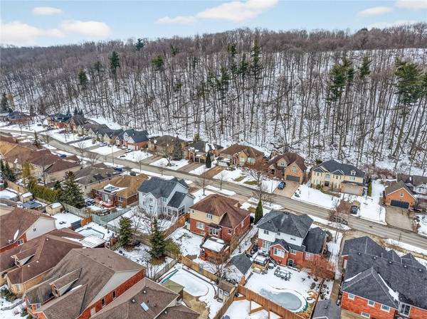 119 Dorchester DR, Grimsby, ON L3M 5H5