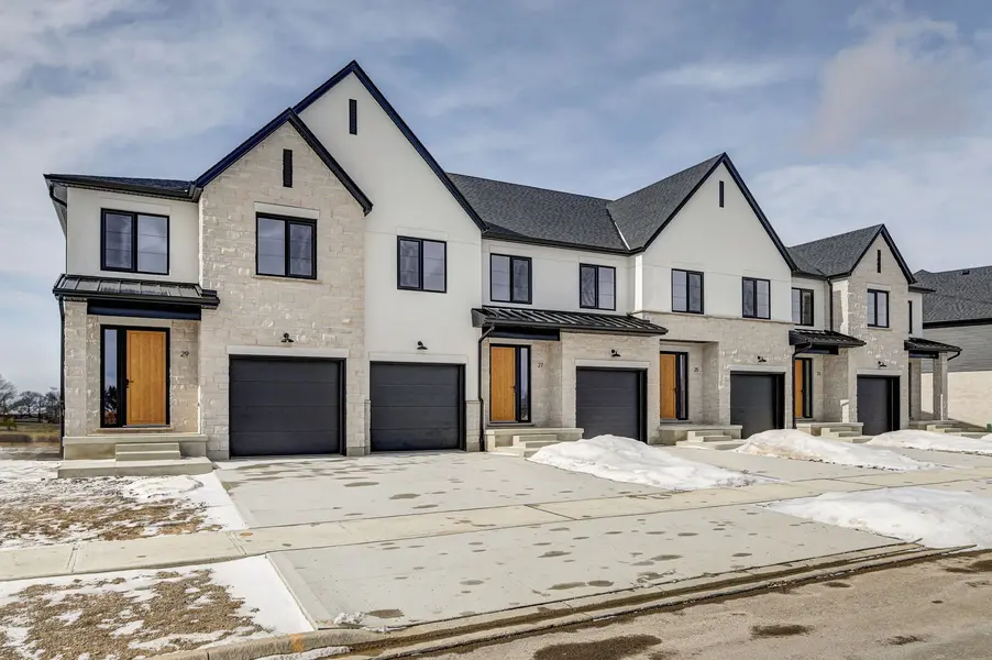 29 Optimist DR, Southwold, ON N5P 3T2