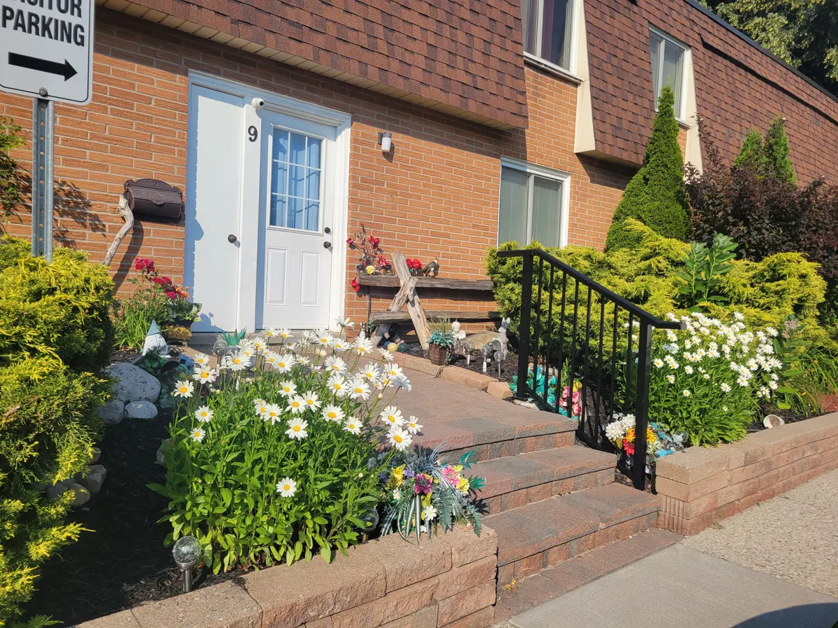 120 Country Club DR #9, Guelph, ON N1E 3K7